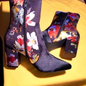 Women floral patterned boots